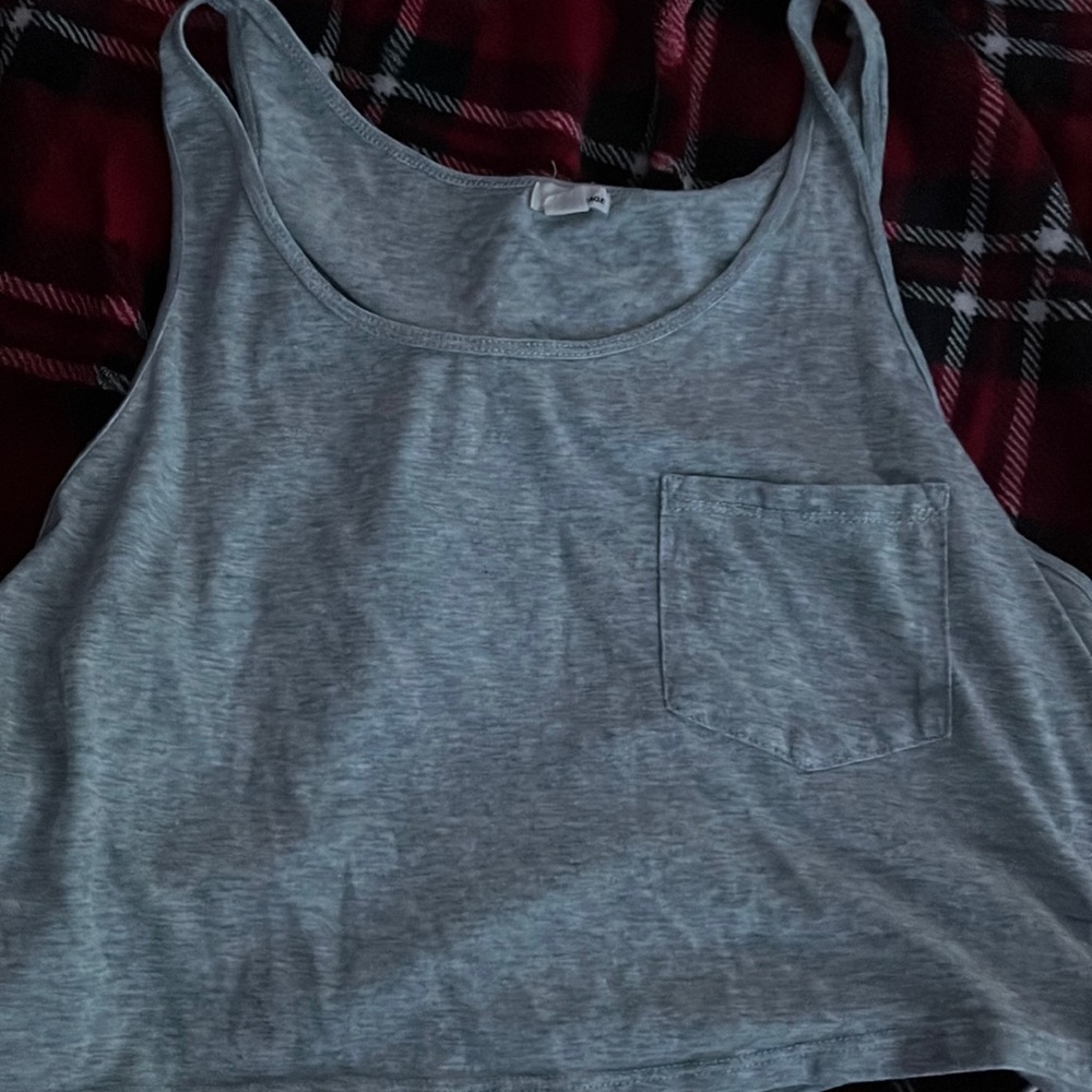grey cropped tank top